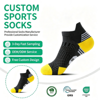 Chaussettes de sport professionnelles pour hommes - en polyester tricoté, respirantes, avec design antidérapant sur le bord et le bas, idéales pour la randonnée, le fitness et la course à pied