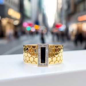 Brazalete de Moda en Acero Inoxidable 316L con Baño de Oro PVD, Diseño Hexagonal con Incrustaciones de Cristal y Centro Negro - Product Image 3