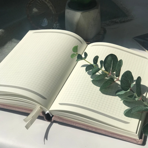 Diario in Velluto Personalizzato con Nome Inciso, Formato A5, Copertina Morbida, Fatto a Mano, Portatile, per Uso Quotidiano e Regalo - Product Image 3