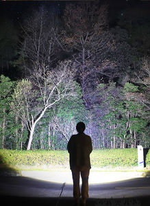 Lampe de poche LED super lumineuse avec marteau de sécurité et aimants puissants Lumière latérale Torche Lanterne portable pour <span class=keywords><strong>camping</strong></span> d'aventure - Product Image 2