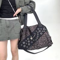 Tas Tote Jalanan Motif Leopard Personalisasi Y2K dengan Kapasitas Besar, Desain Pin dan Niche, Tas Selempang Bahu