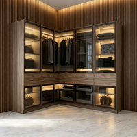 Armoire sur mesure en bois massif de luxe moderne pour toute la maison, avec porte vitrée, placard intégré, coiffeuse intégrée et éclairage LED