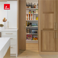 Meuble de cuisine sur mesure en chêne blanc à coupe rift, blanc givré, grain clair naturel, style Shaker fin, pour la décoration intérieure