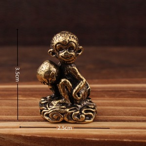 Figurita de mono de latón con melocotón, decoración del hogar de estilo chino, escultura de animales, adorno dorado para uso en interiores - Product Image 3