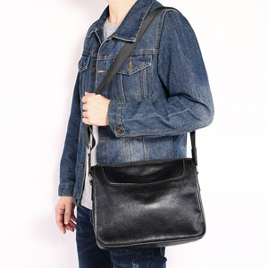 Sac bandoulière en cuir véritable pour homme, grande capacité, durable, usage quotidien, couleur unie, surpiqûres contrastées - Product Image 2