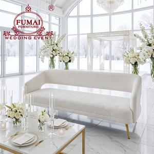 Sofá de Cuero Sintético Blanco FUMAI FURNITURE con Patas Doradas Cónicas, Diseño Moderno y Contemporáneo, Respaldo Sólido, Muebles para Interiores de Hotel - Product Image 4
