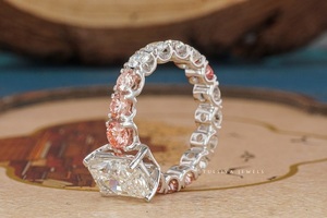 Bague solitaire élégante et éclatante avec tige style éternité, diamants ronds roses gradués, bijoux faits main, étincelants et intemporels - Product Image 6