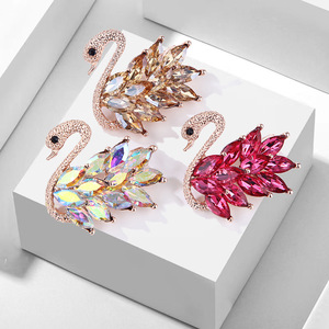 Broche de Cisne de Cristal com Revestimento de Liga, Estilo Coreano, Elegante e Fofo, Acessório de Vestuário - Product Image 1