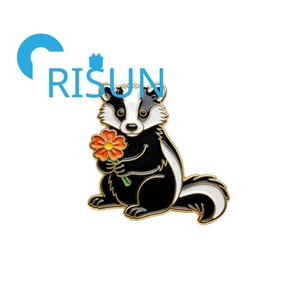 Broche en émail personnalisée en métal, motif hérisson mignon de dessin animé, style Kawaii, pour revers, cadeau - Product Image 6