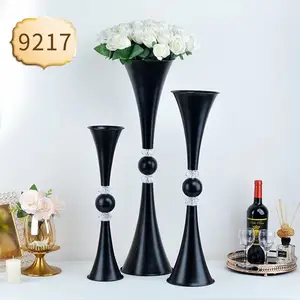 Suporte de metal para decoração de peças centrais de casamento, vaso de flores preto e trompete de ouro, preço de atacado