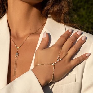 Anillo <span class=keywords><strong>de</strong></span> Dedo con Cadena Dorada <span class=keywords><strong>de</strong></span> Mariposa, Estilo Punk Vintage <span class=keywords><strong>para</strong></span> Mujer, Brazalete <span class=keywords><strong>de</strong></span> Muñeca, Arnés <span class=keywords><strong>de</strong></span> Mano con Borlas, <span class=keywords><strong>para</strong></span> Boda, Aleación <span class=keywords><strong>de</strong></span> Zinc - Product Image 2