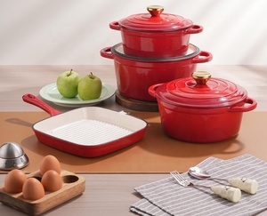 Vente <span class=keywords><strong>en</strong></span> gros d'ustensiles de cuisine rouge Casserole <span class=keywords><strong>en</strong></span> <span class=keywords><strong>fonte</strong></span> à induction Casserole <span class=keywords><strong>en</strong></span> <span class=keywords><strong>fonte</strong></span> <span class=keywords><strong>émaillée</strong></span> antiadhésive pour le <span class=keywords><strong>four</strong></span> Ensembles de casseroles - Product Image 1