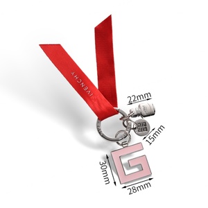 Llavero de Metal con Diseño de Logotipo Único y Moderno, Chapado en Oro, con Esmalte Suave - Product Image 5