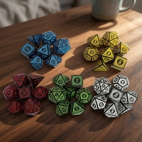 Set Dadu DND Plastik Dodekahedron Multi-Sisi dengan Logo Terukir Khusus, Multi Warna, Tahan Lama, Tema Petualangan, Waktu Pengiriman Cepat