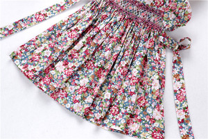OEM-<span class=keywords><strong>Vestidos</strong></span> abombados para niñas pequeñas, <span class=keywords><strong>vestidos</strong></span> florales de flores hechos a mano de satén de algodón, ropa para niños ahumados al por mayor - Product Image 5