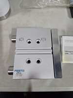 Unité Dfm-32-30-p-a-gf Neuve, authentique, en stock, avec une garantie d'un an.