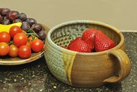 Handgemaakte moderne steengoed fruitschaal met afgietgreep, grijs, op maat gemaakt, keramiek, magnetronbestendig, voedselveilig, keuken fruitbakje