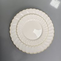 Assiettes jetables élégantes au design moderne, en plastique ivoire festonné avec bord doré, sans BPA, pour dîner et dessert, idéales pour fêtes et mariages