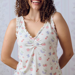 Conjunto de Pijama Modal para Mujer con Estampado de Fresas y Bayas Blancas, sin Mangas, Cuello en V, con Volantes, Ropa de Dormir Suave de Bambú y Algodón - Product Image 3