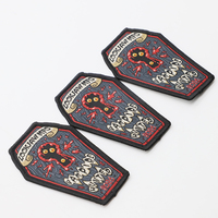 Patch brodé personnalisé avec logo, écologique, style gothique, thème punk rock/vampire, forme irrégulière/étrangère, en tissu tissé