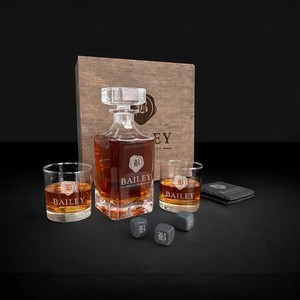 USA Kho <span class=keywords><strong>12</strong></span>-Mảnh Tùy Chỉnh Khắc Whiskey Decanter Set Với Kính, Ice Cubes, Slate Đế Lót Ly Và Bằng Gỗ Hộp Quà Tặng - Product Image 3