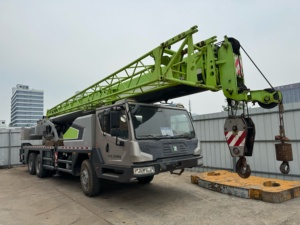 Grue sur camion d'occasion Zoomlion 25t certifiée EPA, grue mobile tout-terrain de 25 tonnes - Product Image 3