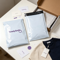 Enveloppes en polyéthylène blanches personnalisées avec logo, auto-adhésives |   Sac d'expédition imperméable et résistant aux déchirures pour vêtements e-commerce