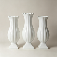 Vase sur pied géant blanc, vase simple en fibre de verre pour mariage