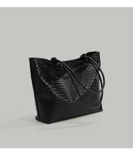 New Arrival Lady's Vintage Tote Bags Large Capacity Alligator PU Leather <b>Handbags</b> With Two Handles and <b>Chain</b> Decoration Tanjing - Product Image 4