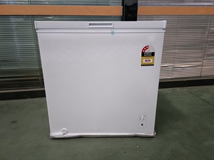 Congelador Doméstico de 4.5 Pies Cúbicos con Puerta Corredera Simple - Product Image 2