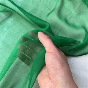 Grün gefärbter weicher reiner Seidenkrepp-Chiffon-Stoff Georgette Crinkle Clear Grain für Spring Suit Saree Quilt Cover