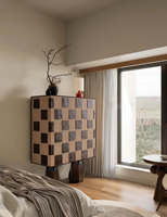 Armoire à vin au design artistique et créatif, motif à carreaux, armoire à vin stratifiée, vitrine d'entrée demi-hauteur à double porte