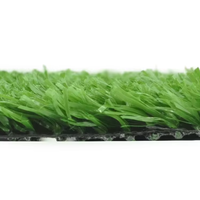 Gazon artificiel imperméable et résistant au feu à prix avantageux, tapis de gazon synthétique durable pour la décoration de jardins et de paysages extérieurs