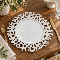Assiette de présentation en plastique de 13 pouces, finition poudrée, élégante, vert émeraude, style baroque, bord ajouré, finition brillante texturée, pour événements