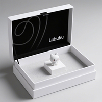 Boîte à Aveugle Cute Furry Labubu pour la Fête des Mères Grand-Mère All Love Tide Play Boîte d'emballage magnétique Collier Bague Bijoux 2cm UV