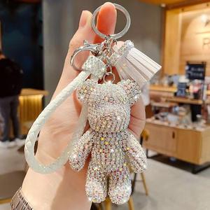 Porte-clés créatif en métal 2026 avec pendentif ours rouge diamant, télécommande, cordon, accessoire de sac pour usage personnel - Product Image 2