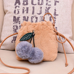 Sac fourre-tout moelleux et tendance pour femme, style coréen, avec pompon, idéal été, automne, hiver, pour petite fille - Product Image 1
