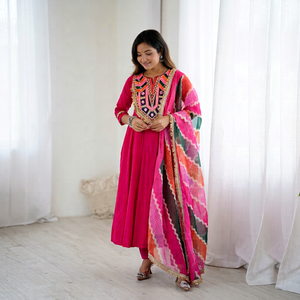 Ensemble Salwar Kameez brodé rouge pour femmes, tenue indienne pakistanaise, vêtements ethniques à séchage rapide pour mariage et fête - Product Image 1