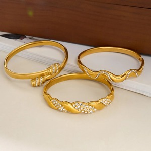 Bracelet Iced Out Wave en acier inoxydable plaqué or 18 carats avec zircon, super brillant, style vintage, bijoux de luxe pour femmes - Product Image 4