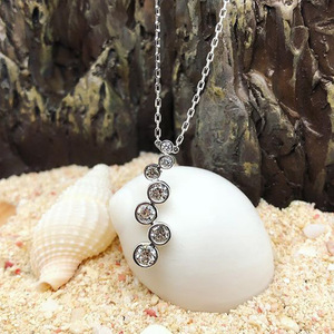 Collana con Ciondolo in Cristallo Argento, Placcata in Rodio, Catena in Argento Sterling 925, Gioiello Classico da Donna per Uso Quotidiano - Product Image 1