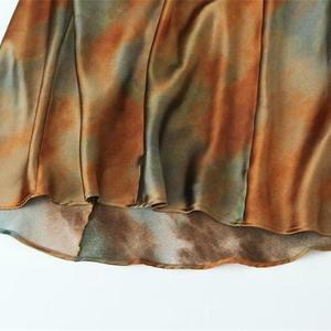 Vestido de satén de seda estampado con cuello en V y espalda descubierta de cintura alta, estilo socialité, novedad de verano - Product Image 4