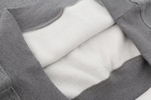 Venta al por Mayor de Shorts y Camisetas para Hombre Essenti SS22 en Color Avena Claro y Avena Oscuro, y Camiseta de Manga Corta Elástica - Product Image 5