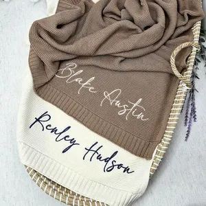 Couverture pour bébé avec nom personnalisé brodé couverture pour poussette cadeau pour nouveau-né doux et respirant cadeau de douche en tricot de coton