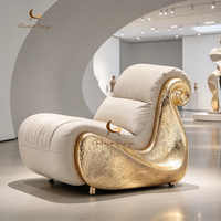 Fauteuil de salon en cuir de luxe moderne italien en laiton, design artistique, pour villa et grand appartement, service tout-en-un