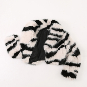 Vente en gros Vêtements élégants à rayures zébrées pour <span class=keywords><strong>femme</strong></span> Streetwear d'hiver pour <span class=keywords><strong>femme</strong></span> Manteau en fausse <span class=keywords><strong>fourrure</strong></span> pour <span class=keywords><strong>femme</strong></span> - Product Image 2