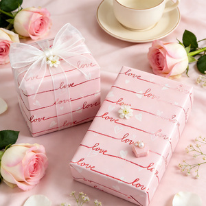 Papel de regalo aluminizado con patrón de corazones a rayas rosas para el Día de San Valentín, papel de regalo con lunares rosas impreso por ambos lados. - Product Image 4