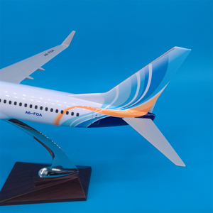 โมเดลเครื่องบิน Fly Dubai Boeing <span class=keywords><strong>B737</strong></span> ขนาด 40 ซม. สเกล 1/<span class=keywords><strong>100</strong></span> ทำจากเรซิ่น ของขวัญตกแต่ง สามารถปรับแต่งได้ พร้อมฐานตั้งโชว์ - Product Image 3