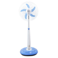 OEM personnalisé 16/18 pouces à énergie solaire rechargeable ventilateur sur pied DC 12V télécommande oscillant à faible bruit pour hôtel usage extérieur