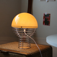 Lampe de table Bauhaus Mushroom, abat-jour rond jaune rétro, base en fil métallique, lampe de bureau LED