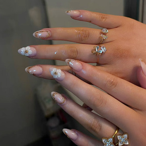 Uñas Postizas de Lujo al por Mayor, 24 Piezas, Brillantes, con Purpurina, Acrílicas 3D, con Diseño de Flores, Color Nude, Forma Almendrada - Product Image 1
